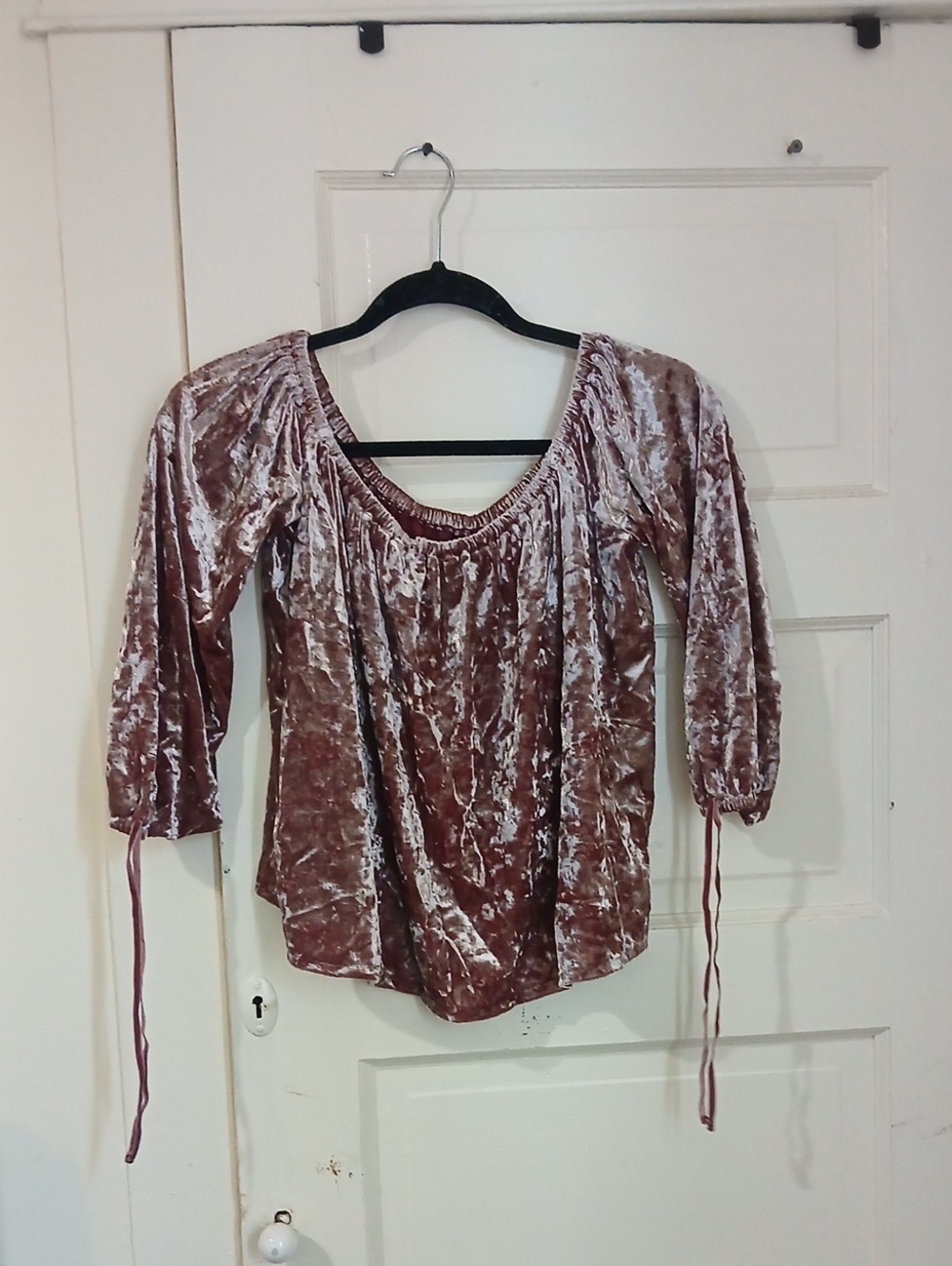 American Eagle Outfitters Crushed Velvet Scoop-Neck Top in Dusty Mauve